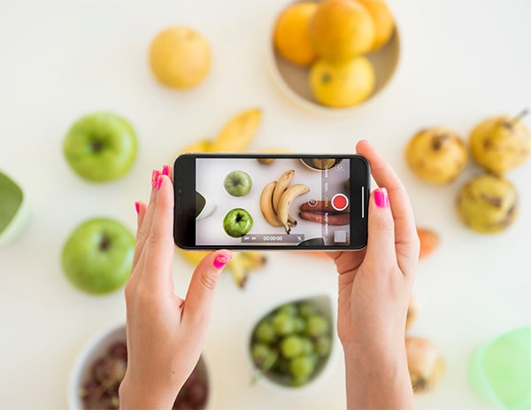 Fotografiando fruta con un móvil