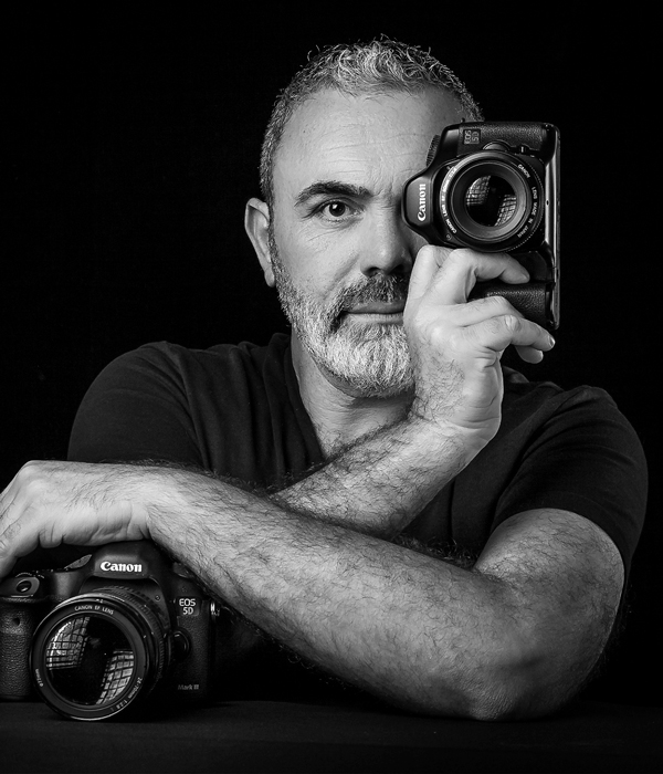 Retrato de José Miguel Ferrándiz fotógrafo de bodas profesional